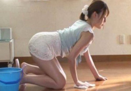 Vợ đi vắng tranh thủ hiếp em gái giúp việc dáng ngon